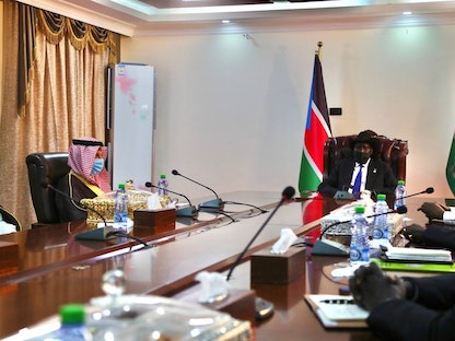 رئيس جنوب السودان سلفاكير ميارديت مستقبلاً وزير الدولة السعودي لشؤون الدول الإفريقية أحمد بن عبد العزيز قطان في جوبا بجنوب السودان - 7 يونيو 2021 - واس