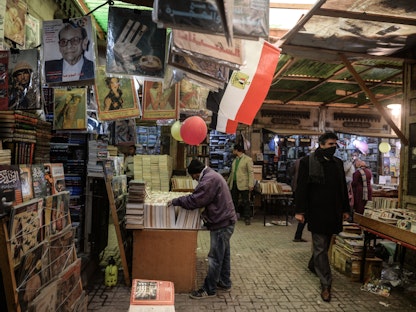مكتبة في منطقة سور الأزبكية وسط العاصمة المصرية القاهرة - AFP