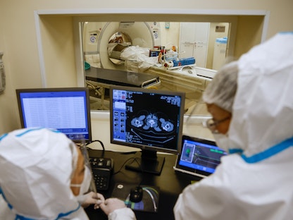 مريض يخضع لفحص الأشعة المقطعية، موسكو، روسيا - 21 أكتوبر 2021 - REUTERS