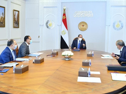 الرئيس المصري عبدالفتاح السيسي خلال اجتماعه مع رئيس الحكومة ووزراء الإسكان والتموين والداخلية والتضامن الاجتماعي، القاهرة، 26 يوليو 2022 - facebook/Egy.Pres.Spokesman