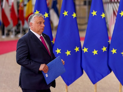 رئيس الوزراء المجري فيكتور أوربان عند وصوله إلى قمة الاتحاد الأوروبي في بروكسل. 30 مايو 2022 - REUTERS