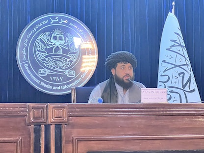 القائم بأعمال وزير الدفاع في الحكومة الأفغانية التي شكّلتها حركة "طالبان"، الملا محمد يعقوب، خلال مؤتمر صحافي في كابول - 28 أغسطس 2022 - Twitter/@Bakhtarna_ar