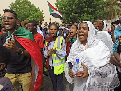 احتجاجات في العاصمة السودانية الخرطوم للمطالبة بمحاسبة المسؤولين عن فض اعتصام القيادة العامة - 3 يونيو 2021 - AFP