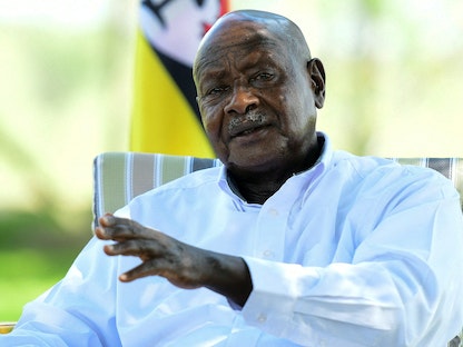 أوغندا تحظر استيراد ملابس "الموتى" المستعملة