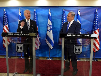  الرئيس الأميركي جو بايدن عندما كان يشغل منصب نائب الرئيس، يلتقي رئيس الوزراء الإسرائيلي بنيامين نتنياهو في القدس - 9 مارس 2016 - REUTERS