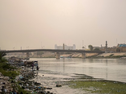 نهر دجلة في منطقة الكرخ بالعاصمة العراقية بغداد - 24 يوليو 2022 - AFP