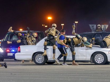 عناصر من قوات الأمن السعودية خلال عملية استعراضية في مكة، 2019 - AFP