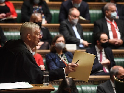 رئيس مجلس العموم السير ليندسي هويل في البرلمان بلندن، بريطانيا، 15 ديسمبر 2021.  - via REUTERS