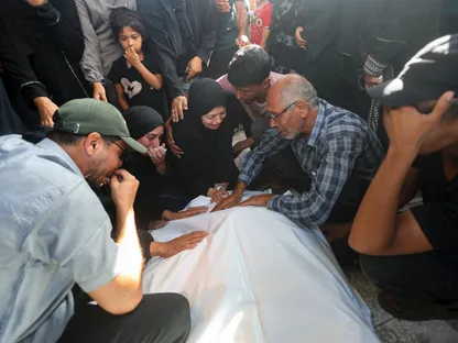 غارة إسرائيلية تودي بحياة فلسطينيين وسط مدينة غزة