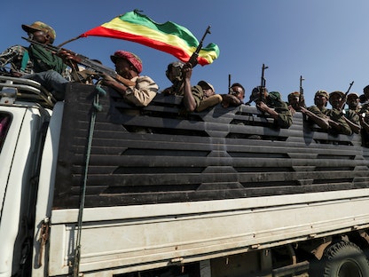 عناصر من ميليشيات إقليم أمهرة الإثيوبي على الحدود مع إقليم تيغراي خلال المعارك ضد جبهة تحرير شعب تيغراي - 9 نوفمبر 2020  - REUTERS
