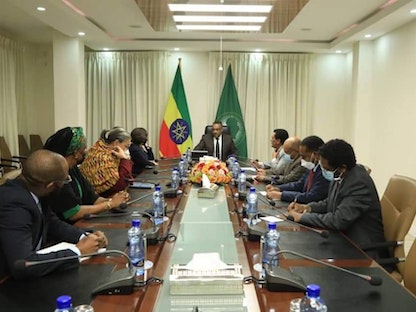 جولة مباحثات بين نائب رئيس الوزراء الإثيوبي ديميكي ميكونين، ووزير الشؤون الخارجية الجزائري رمطان لعمامرة، أديس أبابا - 29 يوليو 2021. - Twitter/@DemekeHasen
