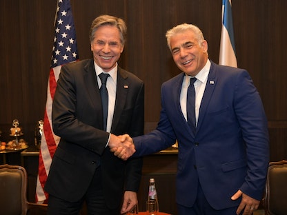 وزير الخارجية الأميركي أنتوني بلينكن يلتقي نظيره الإسرائيلي يائير لبيد في القدس، قبل تشكيل الحكومة الإسرائيلية الجديدة - 26 مايو 2021 - twitter@yairlapid