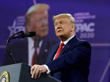 الرئيس الأميركي السابق دونالد ترمب يلقي كلمة أمام الاجتماع السنوي لمؤتمر العمل السياسي للمحافظين في ولاية ماريلاند - 29 فبراير 2020 - REUTERS