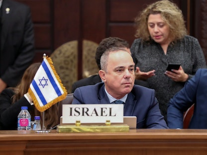 وزير الطاقة الإسرائيلي يوفال شتاينتز خلال حضوره الاجتماع الثالث لمنتدى غاز شرق المتوسط ​​(EMGF) الذي استضافته مصر بحضور قبرص واليونان وإسرائيل وإيطاليا والأردن والفلسطينيين في القاهرة - 3 يناير 2021 - REUTERS