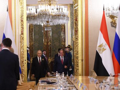 الرئيسان المصري عبد الفتاح السيسي والروسي فلاديمير بوتين قبيل حضورهما جلسة مباحثات في الكرملين بالعاصمة الروسية موسكو. 9 مايو 2025 - facebook.com/Egy.Pres.Spokesman