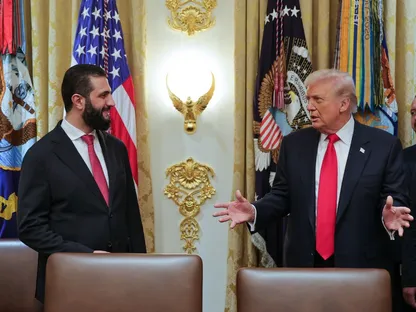 الرئيس الأميركي دونالد ترمب يستقبل نظيره السوري أحمد الشرع في البيت الأبيض. 10 نوفمبر 2025 - الرئاسة السورية