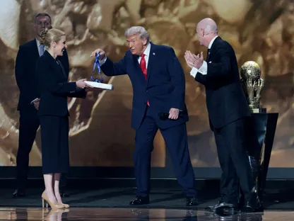 ترمب يخطف الأضواء في قرعة كأس العالم 2026.. وهذه هي مجموعات الدول العربية