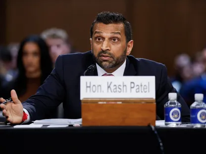 تقرير: مدير FBI يصل إلى روسيا لحضور اجتماع
