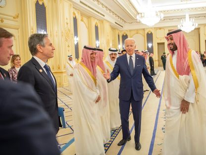 ولي العهد السعودي الأمير محمد بن سلمان يستقبل الرئيس الأميركي جو بايدن خلال زيارته إلى المملكة، جدة. 15 يوليو 2022 - وكالة الأنباء السعودية (واس)