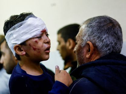صبي فلسطيني جريح في مستشفى ناصر في خان يونس جنوب قطاع غزة. 1 ديسمبر 2023 - REUTERS