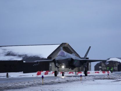 مقاتلة من طراز F-35 تابعة لسلاح الجو النرويجي تقلع من مطار كيفلافيك في آيسلندا. 1 فبراير 2024 - AFP
