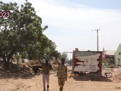 عدد من أعناصر قوات الدعم السريع في مقر الفرقة السادسة عشر التابعة للجيش السوداني في مدينة نيالا. 26 أكتوبر 2023 - twitter/RSFSudan