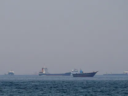 "محادثات عسكرية".. أكثر من 30 دولة تبحث في لندن خطط إعادة فتح مضيق هرمز