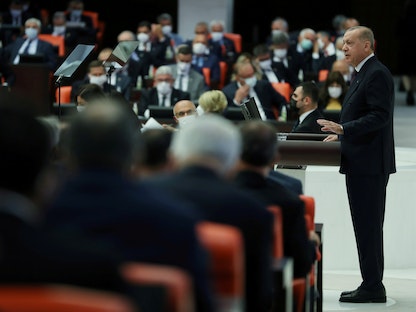 الرئيس التركي رجب طيب أردوغان يخاطب أعضاء البرلمان في أنقرة - 1 أكتوبر 2021 - via REUTERS