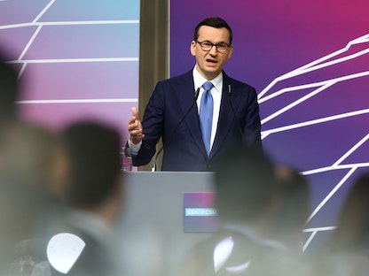 رئيس الوزراء البولندي ماتيوس مورافيتسكي يلقي كلمة في ألمانيا- 16 يناير 2023 - REUTERS
