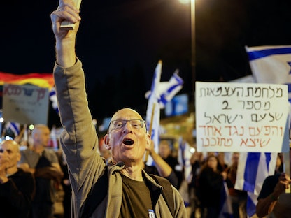 جانب من مسيرة احتجاجية للإسرائيليين في القدس ضد التغييرات التي تسعى الحكومة الإسرائيلية لإدخالها على نظام القضاء. 2 مارس 2023 - REUTERS