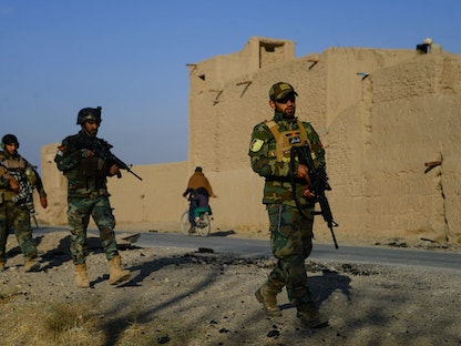 عناصر من الجيش والشرطة المحلية في منطقة بشتون زرغون في ولاية هرات غرب أفغانستان - AFP