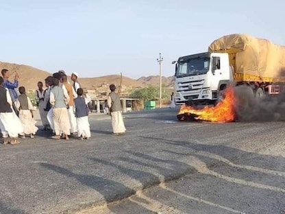 محتجون من أنصار المجلس الأعلى لنظارات البجا يغلقون الطريق الرابط بين الخرطوم وبورتسودان - 6 يونيو 2022 - - الشرق