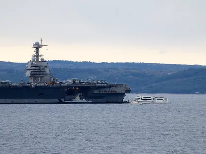 حاملة الطائرات الأميركية جيرالد فورد ترسو في ميناء بكرواتيا لإجراء إصلاحات