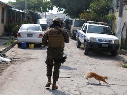 السلفادور.. توقيف 9 آلاف من أعضاء العصابات في أسبوعين