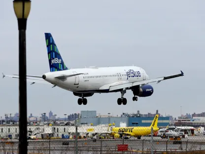 طيار يحكي لحظات رعب قبل اصطدام وشيك مع طائرة عسكرية قرب فنزويلا