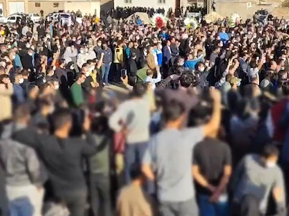 احتجاجات في مدينة قزوين غرب العاصمة الإيرانية طهران - 4 نوفمبر 2022 - Twitter/@1500tasvir_en