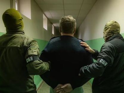 لحظة القبض على أحد المتهمين بالتجسس لصالح روسيا في أجهزة الاستخبارات الأوكرانية. 6 فبراير 2024 - twitter/pravda_eng