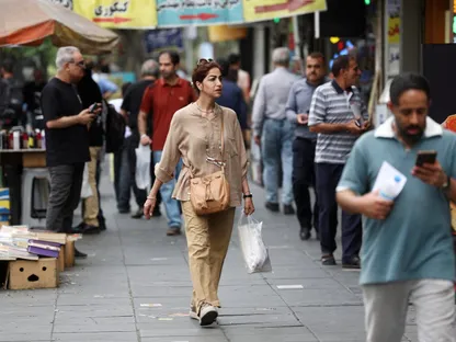 وسط تهديدات عسكرية.. أميركا وإيران تواصلان "خطاب التصعيد" قبل "يوم العقوبات"