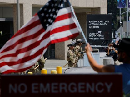 إدارة ترمب تعتزم مراجعة أوضاع اللاجئين المقبولين في عهد بايدن