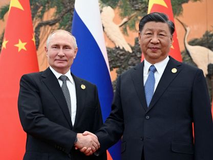 الرئيس الصيني شي جين بينج يستقبل نظيره الروسي فلاديمير بوتين على هامش منتدى "الحزام والطريق" في بكين. 18 أكتوبر 2023 - Reuters