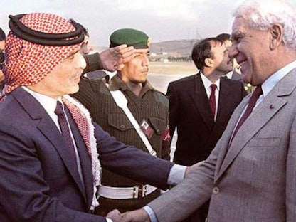 الملك حسين يستقبل الرئيس الجزائري الأسبق الشاذلي بن جديد في قمة عمّان 1987 - الشرق الأوسط