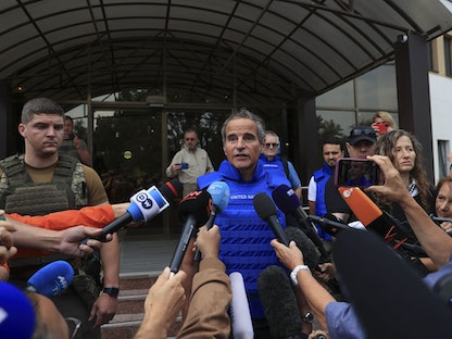 رفاييل جروسي مدير الوكالة الدولية للطاقة الذرية قبل التوجه ضمن فريق أممي لتفتيش محطة زابوروجيا النووية في جنوب أوكرانيا. 1 سبتمبر 2022 - Getty Images