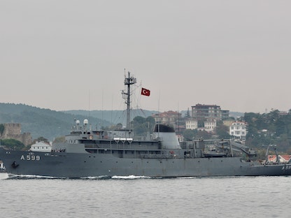 سفينة عسكرية تابعة للبحرية التركية تعبر خليج البوسفور، إسطنبول، تركيا، 16 أكتوبر 2019 - REUTERS