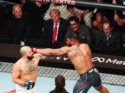 ترمب يتابع نزال UFC في ميامي بالتزامن مع إعلان فانس فشل الاتفاق مع إيران