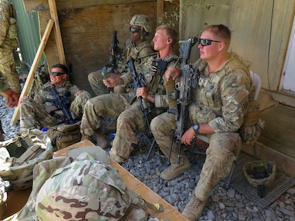 مستشارون عسكريون أميركيون في قاعدة للجيش الأفغاني بإقليم ميدان وردك - 6 أغسطس 2018 - REUTERS