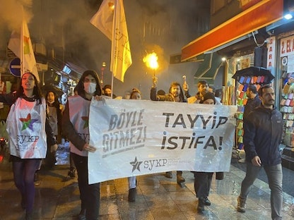 جانب من احتجاجات تطالب باستقالة الحكومة بسبب تدهور الليرة، إسطنبول، 23 نوفمبر 2021 - @sykpistanbul