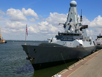 المدمرة البريطانية "ديفندر" في ميناء أوديسا بالبحر الأسود - REUTERS