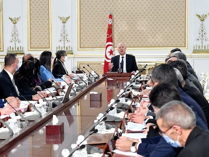 الرئيس التونسي قيس سعيد  خلال جلسة مجلس الوزراء- 10 فبراير 2022 - facebook.com/Presidence.tn