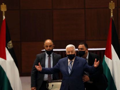 الرئيس محمود عباس في اجتماع سابق مع السلطة الفلسطينية - REUTERS