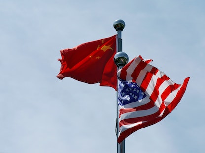 العلمان الصيني والأميركي قبل اجتماع تجاري في شنغهاي. 30 يوليو 2019 - REUTERS
